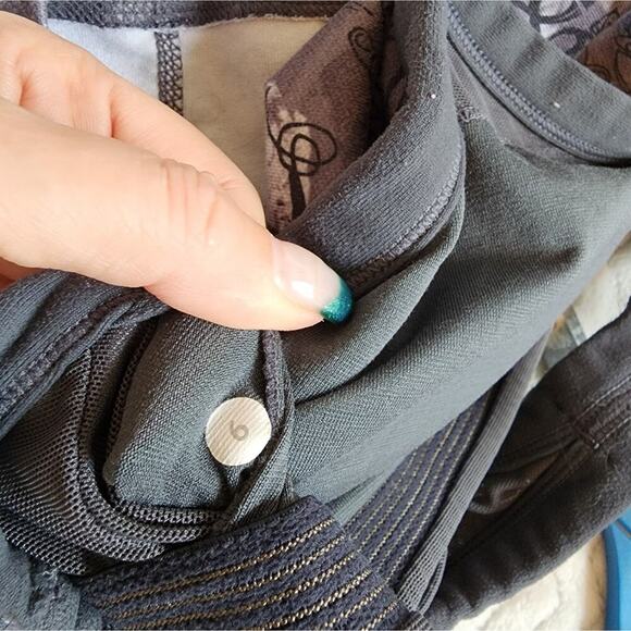 LULULEMON CLASSIC STRIPE POLAR HAZE TANK SIZE 6 - Picture 10 of 10